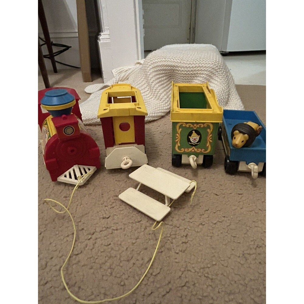Fisher Price Circus Train 991 Vintage 1973, 4 Cars, Picnic Table & Lion, EUC!